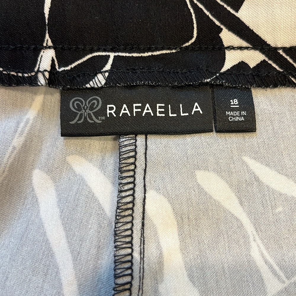 Rafaella Stretch Short Black and White - Picture 5 of 6